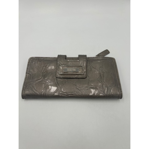 Kenneth Cole Reaction Handbags - Kenneth Cole Reaction Pewter Metallic Crinkle Faux Leather Slim Clutch Wallet